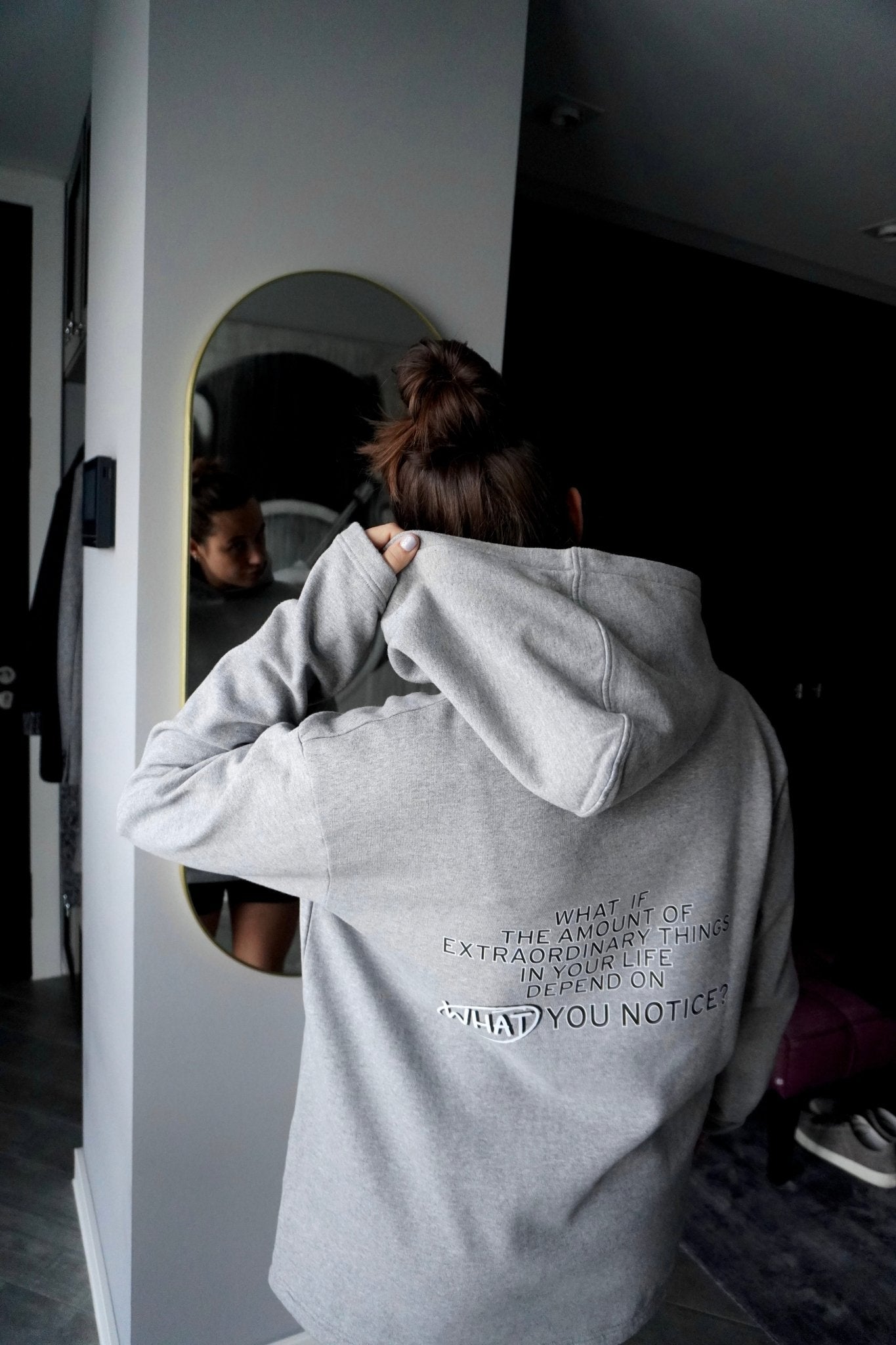 What if the amount of extraordinary things in your life depend on what you notice? Grey Hoodie - OBLIVIOUS?